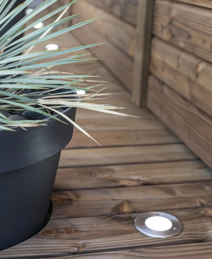 Balisage d’une terrasse en bois naturel avec des spots encastrables tereny-terrasse-parquet-bois-exotique-metz-nancy-thionville